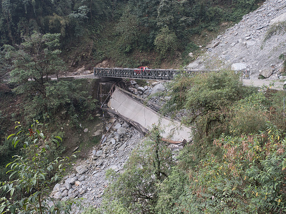 En route to Gangtok (we chose the upper bridge)