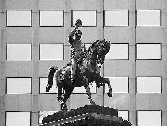 Statue High Holborn