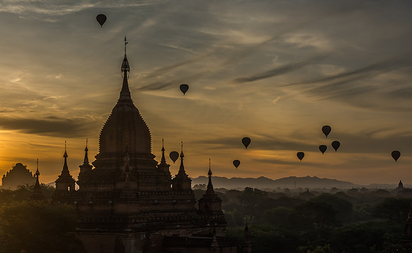 Bagan sunrise baloons 2