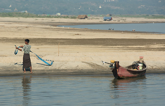 Mandalay Ayerwaddy river fisherman