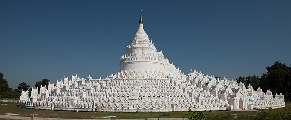Mandalay Mingun white temple