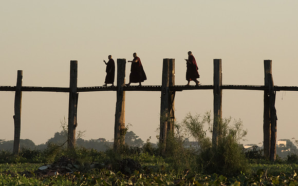Mandalay U Bein bridge monks
