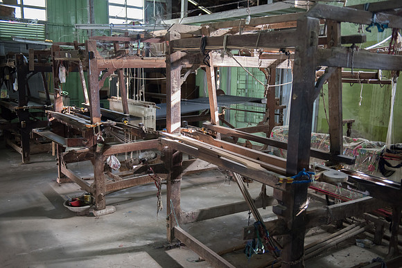 Mandalay weaving wooden looms