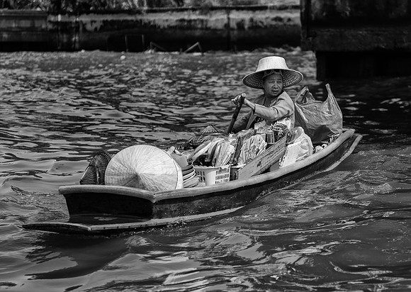 Bangkok canal trader BW