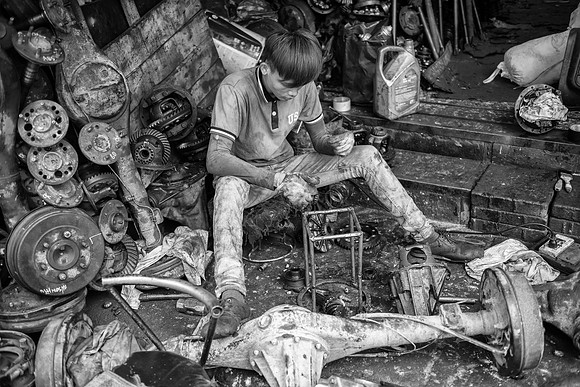 Bangkok auto breakers mechanic bw