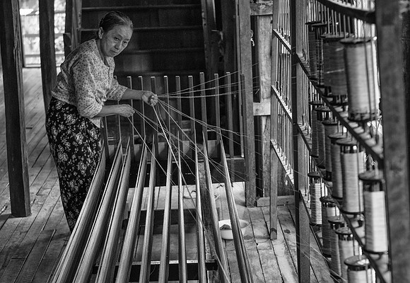 Inle Lake weaving 2bw