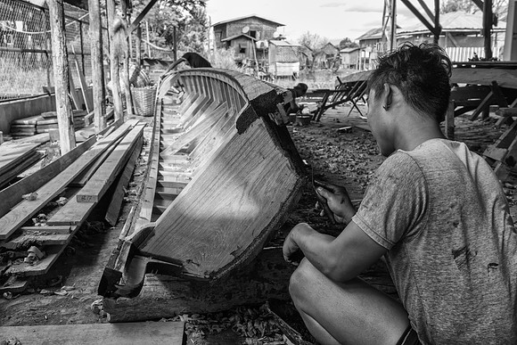 Inle lake boatbuilding bw