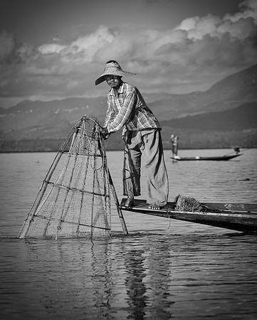 Inle Lake fisherman basket bw