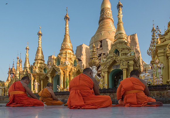 Yangon Shwedegon 4 monks.