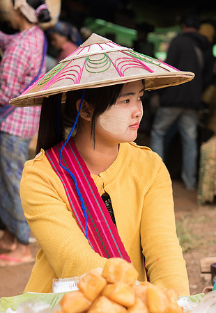 Heho market girl