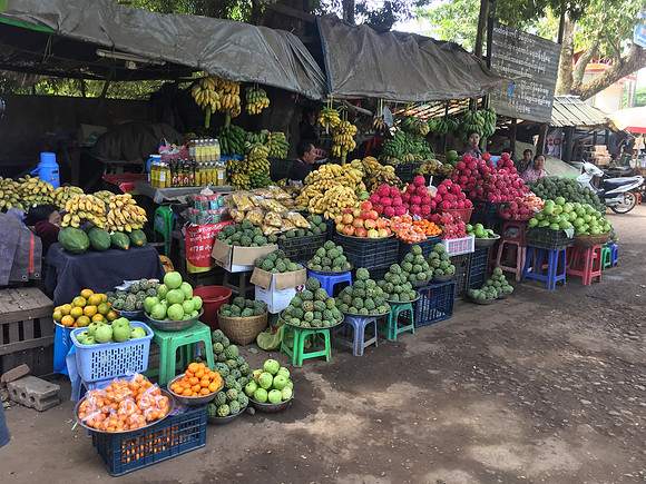 Mt Popa market