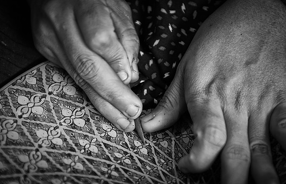 Bagan lacquerware carving bw