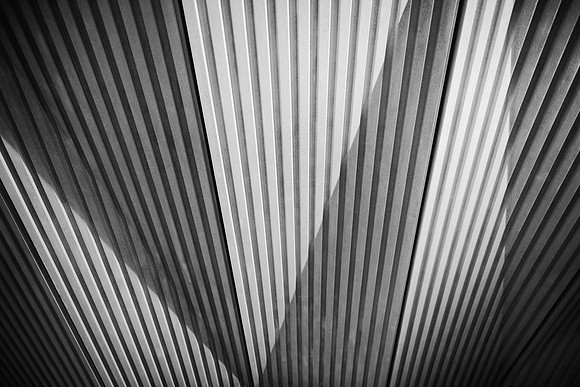 Crossrail Liverpool St pinstripe ceiling bw