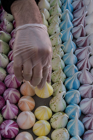 Meringues hand