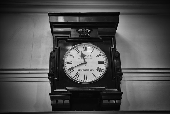 Bishopsgate Institute clock BW
