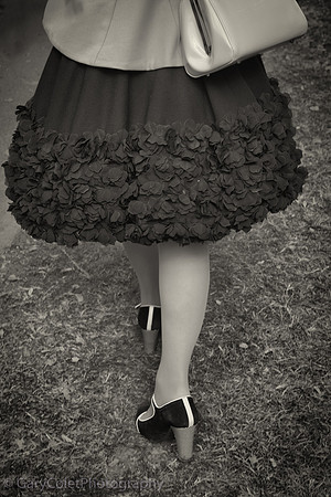 18 Goodwood revival woman walk bw