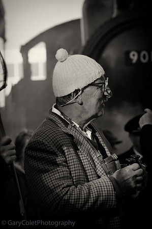 18 Goodwood Revival bobble hat