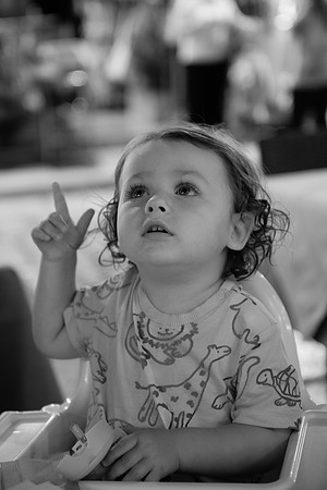 Ostuni Felix pointing up