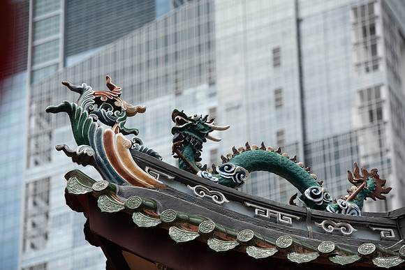 Singapore temple dragon