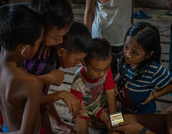 Mengkak Iban kids play 2048