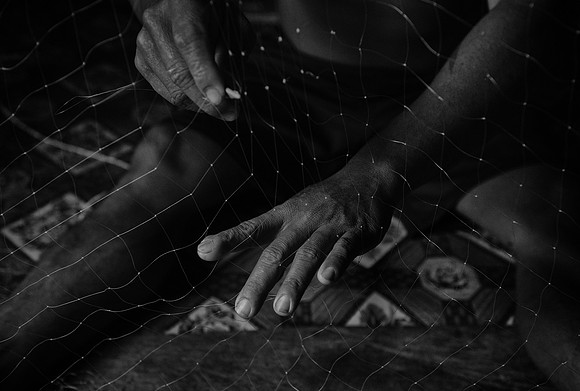 Mengkak fishnet repair 2 bw