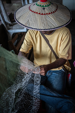 Mengkak longhouse fishnet repair hat
