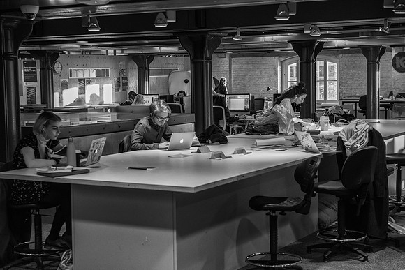 CSM students in library.tif