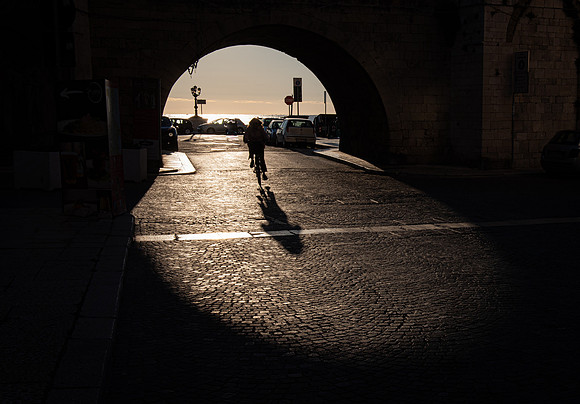 Bari arch silhouette 2