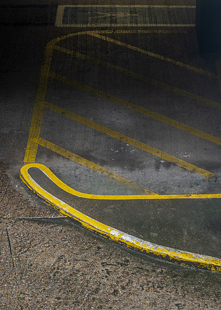 Minories yellow lines
