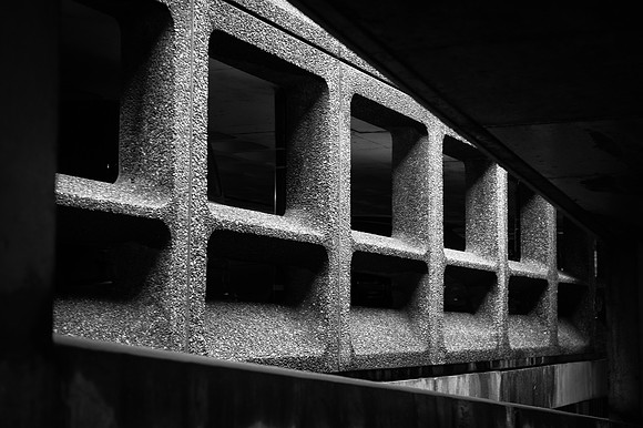 Minories portals bw