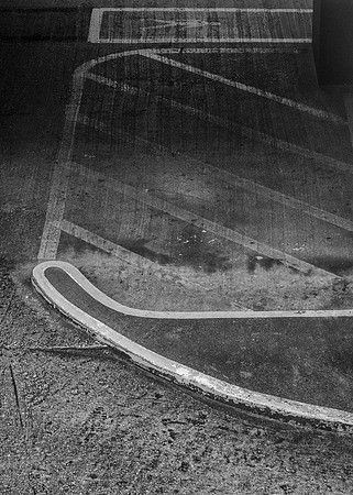 Minories yellow lines bw