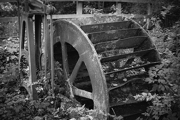 Panshanger water wheel bw