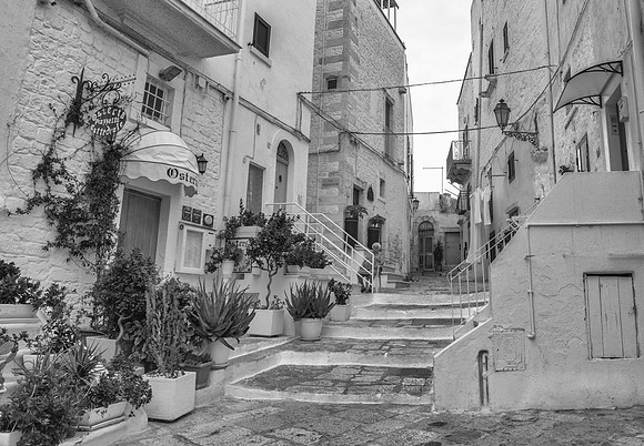 Ostuni cathedral osteria bw