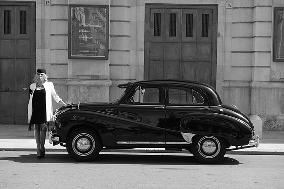 Bari Austin car 2 BW