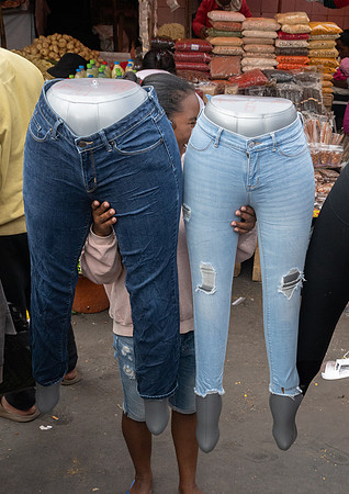 Jeans manequins Antananarivo market