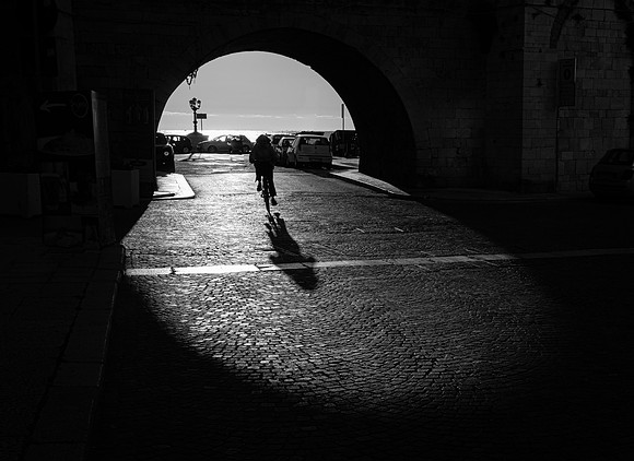 Bari arch silhouette 2 BW